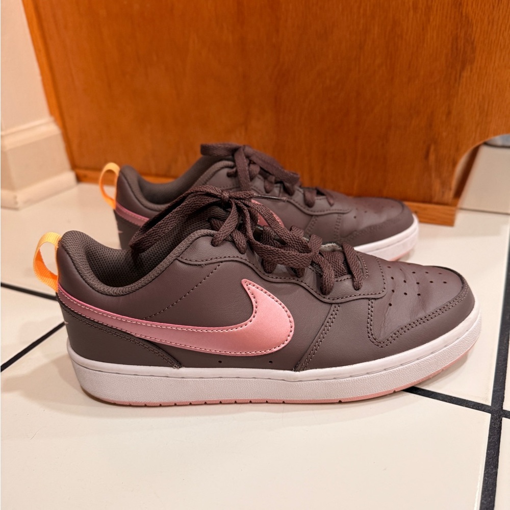 NIKE Big Girls Court‎ Borough Low 2 Casual Sneakers  6 y or Women’s 8